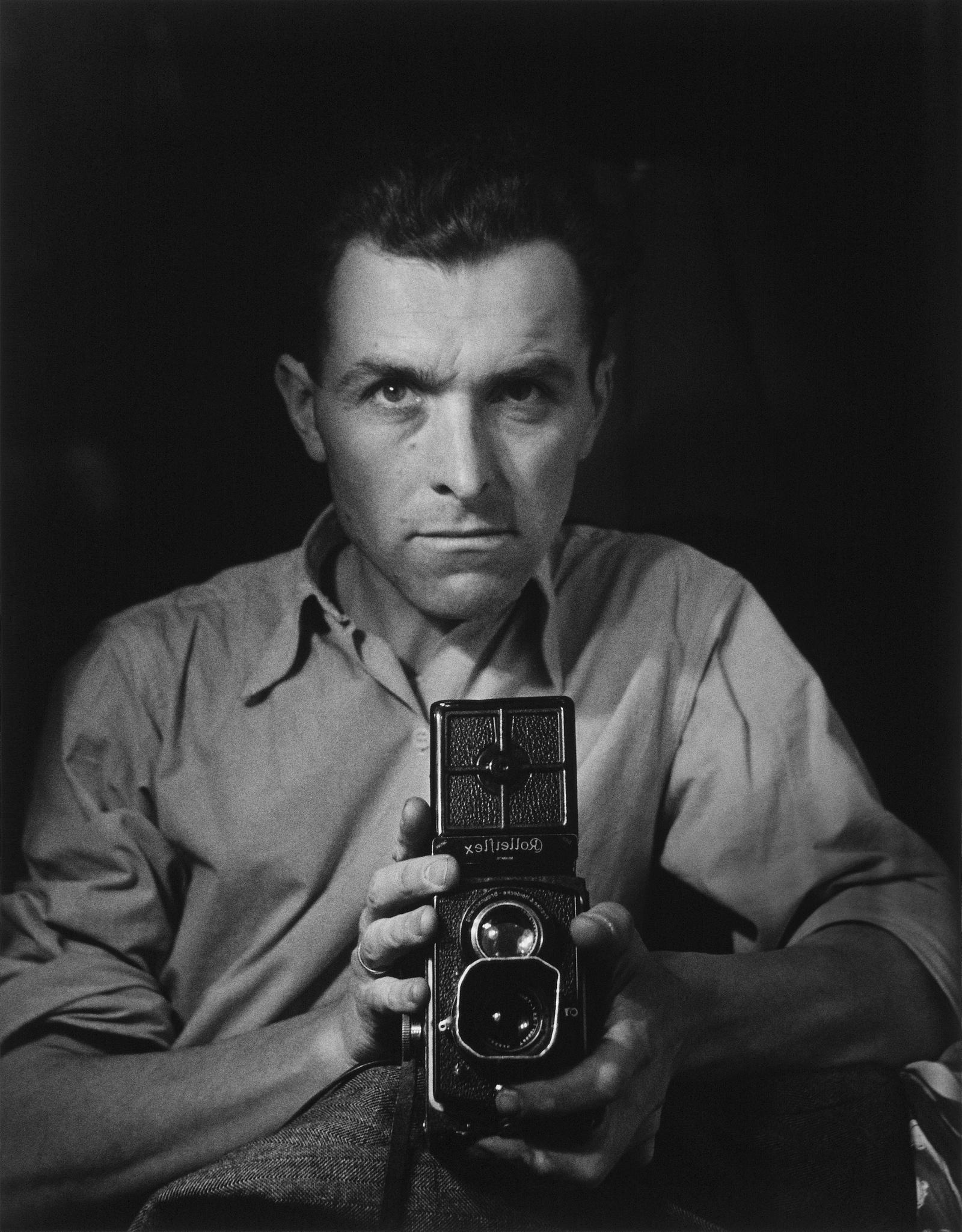 Robert Doisneau, Autoportrait au Rolleiflex, Paris, 1947